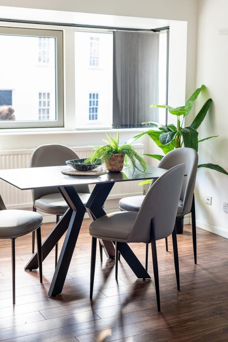 City Center,2 Bedroom Apartment With Parking Cambridge  Ngoại thất bức ảnh