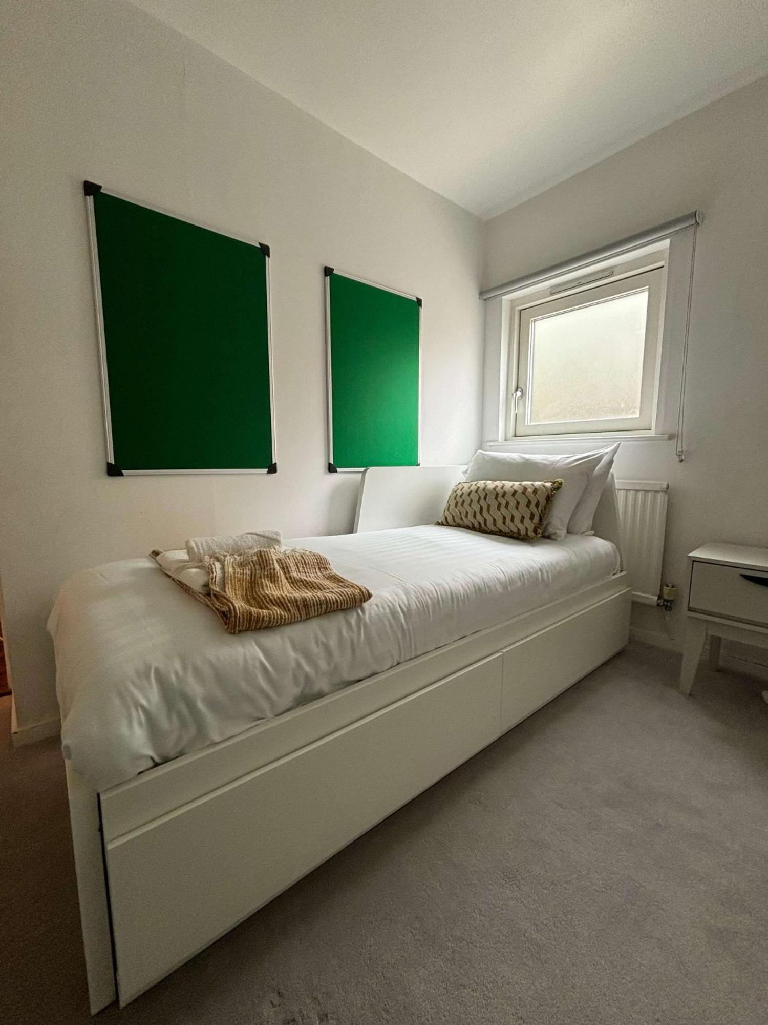 City Center,2 Bedroom Apartment With Parking Cambridge  Ngoại thất bức ảnh